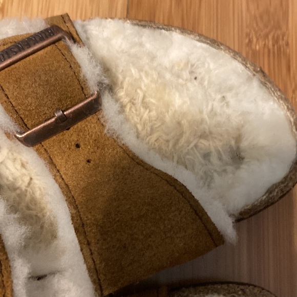 Birkenstock Shearling Sandals Size EU 40 Ladies 9 And Men’s 7 Tan Color - Picture 9 of 12